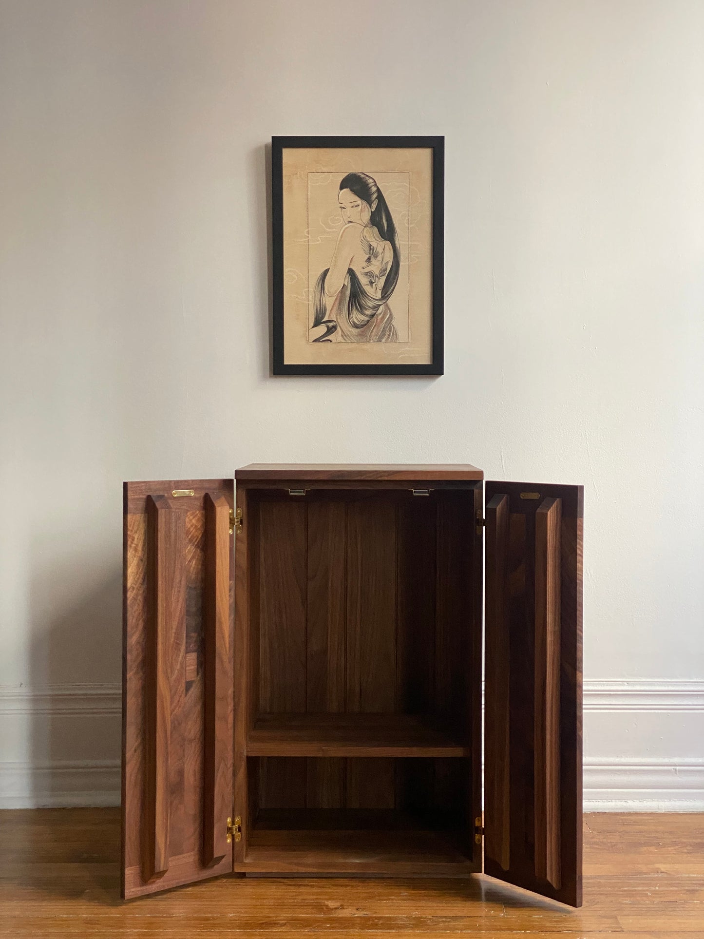 Beluga Cabinet