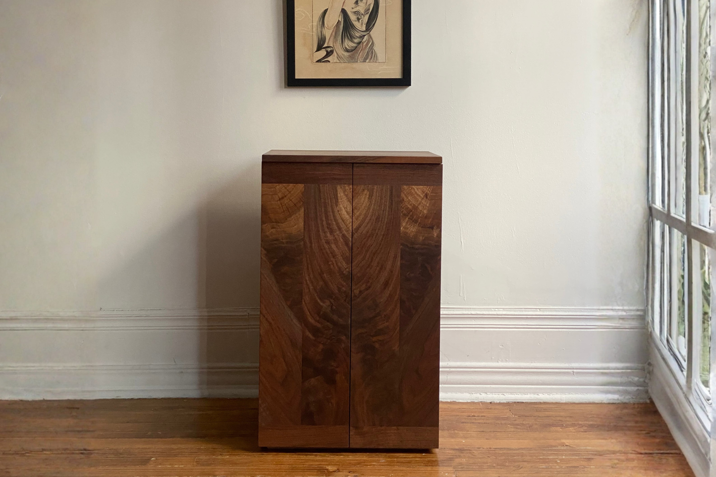 Beluga Cabinet